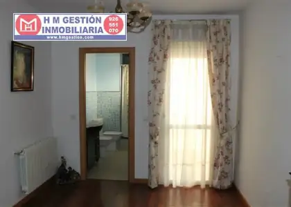 Exclusiva vivienda totalmente exterior, con cocina amueblada, patio interior, aire acondicionado, calefacción de aire acondicionado, descalcificador, Plaza de Garaje y Trastero. en Herencia