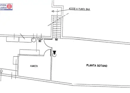 Local comercial de 227 m. Plaza de españa con salida de humos y licencia en uso para cafeteria, a/a en Alcázar de San Juan