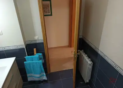 Piso en venta en Herencia, de 100 m2 con 2 dormitorios, baño y plaza de garaje por 115.000 €, Ref. 0209 en Herencia