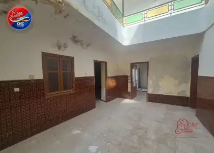 Casa en venta en Herencia, Calle Santa Lucía, de 255 m2 con 8 dormitorios, 2 baños y plaza de garaje por 97.125 €, Ref. 0421 en Herencia