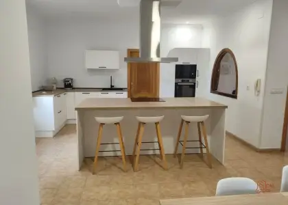 Casa en venta en Pedro Muñoz, de 550 m2 con 7 dormitorios, 3 baños y terraza por 300.000 €, Ref. 0323 en Pedro Muñoz
