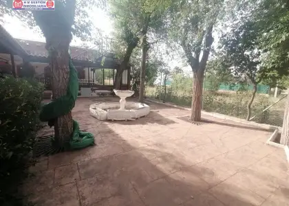 Negocio de hostelería con vivienda y licencia en uso complejo lagunar en Villafranca de los Caballeros
