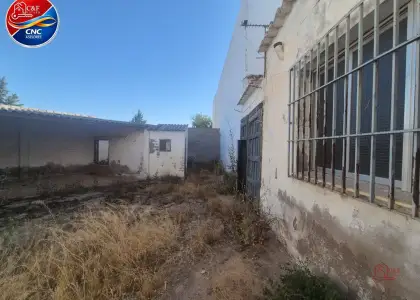Casa en venta en Herencia, de 280 m2 con 8 dormitorios y 2 baños por 103.200 €, Ref. 0403 en Herencia
