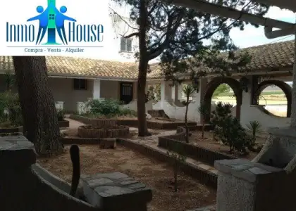 Finca rústica de labor con edificaciones y buena accesibilidad en Tobarra