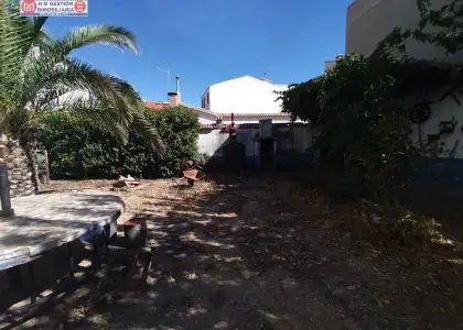 SE VENDE SOLAR DE 705 m2 EN ESQUINA CON 60 M2 DE FACHADA. en Herencia