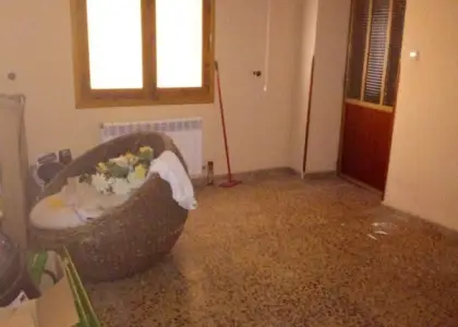 casa de pueblo con porches para vehículos y aperos en Tomelloso