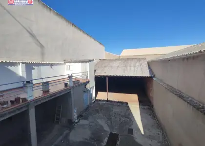 Ideal inversion!! Vivinenda de tres plantas sobre parcela de mas de 400 metros junto a mercadona en Alcázar de San Juan