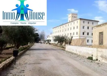 Finca rústica de labor con edificaciones y buena accesibilidad en Tobarra