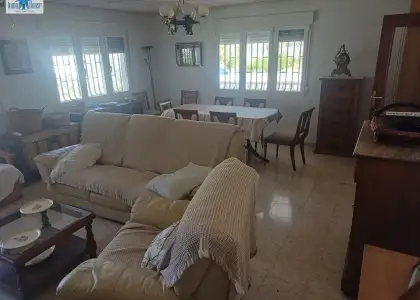 Espectacular Chalet en Albacete con Piscina y Amplia Parcela en Albacete