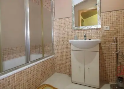 Piso en venta en Herencia, de 140 m2 con 4 dormitorios, 3 baños, plaza de garaje, trastero y 2 terrazas por 129.000 €, Ref. 0082 en Herencia