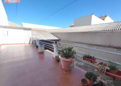Ideal inversion!! Vivinenda de tres plantas sobre parcela de mas de 400 metros junto a mercadona en Alcázar de San Juan