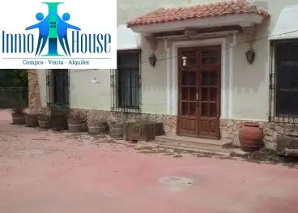 Inmohouse vende excelente terreno en casco urbano de Albacete. en Albacete