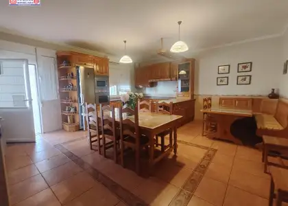 CASA RURAL, 7 DORMITORIOS DOBLES, BODEGA, CON PARCELA DE 38.000 METROS CONTIGUA a desarrollar en Puerto Lápice