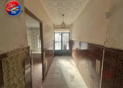Casa en venta en Herencia, Calle Santa Lucía, de 255 m2 con 8 dormitorios, 2 baños y plaza de garaje por 97.125 €, Ref. 0421 en Herencia