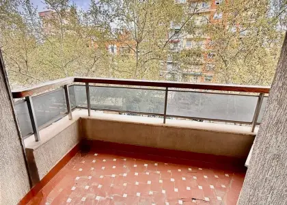 Inmohouse pone en venta exclusiva y amplia vivienda en zona Feria. en Albacete