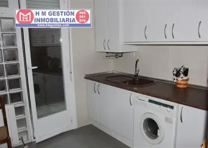 Exclusiva vivienda totalmente exterior, con cocina amueblada, patio interior, aire acondicionado, calefacción de aire acondicionado, descalcificador, Plaza de Garaje y Trastero. en Herencia