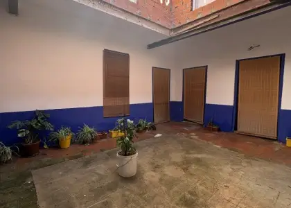 Casa en venta en Alcázar De San Juan, San Francisco, de 278 m2 con 11 dormitorios, 2 baños y terreno por 99.000 €, Ref. 0386 en Alcázar de San Juan
