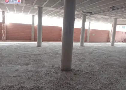 Local en bruto en esquina de 585 metros cuadrados en Madridejos