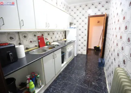 Amplia casa en planta baja con 4 dormitorios, garaje cerrado y 2 patios en Puerto Lápice