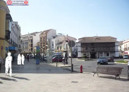 Garaje cerrado para dos coches junto a Plaza de España en Tomelloso