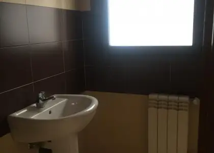 Piso en venta en Herencia, de 70 m2 con 2 dormitorios y baño por 64.000 €, Ref. 0210 en Herencia