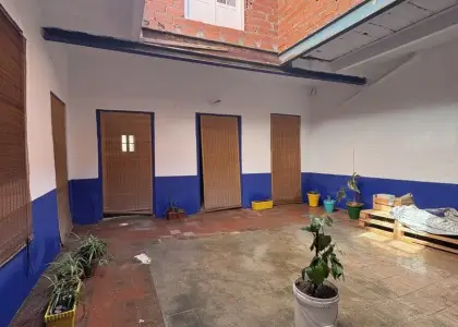 Casa en venta en Alcázar De San Juan, San Francisco, de 278 m2 con 11 dormitorios, 2 baños y terreno por 99.000 €, Ref. 0386 en Alcázar de San Juan