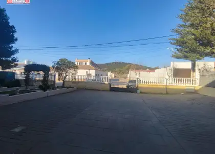 CASA RURAL, 7 DORMITORIOS DOBLES, BODEGA, CON PARCELA DE 38.000 METROS CONTIGUA a desarrollar en Puerto Lápice