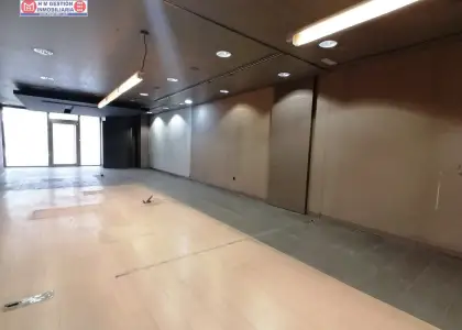 Local comercial en pleno centro de Herencia con baños adaptados,y escaparate de 6,10 metros en Herencia