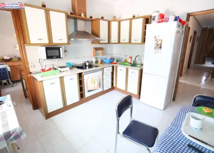 CASA PARA ENTRAR A VIVIR CON 3 DORMITORIOS, PATIO DE 90 m2 Y GARAJE AMPLIO en Herencia