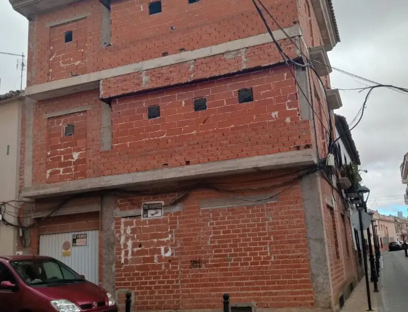 Casa en venta en Herencia, Calle Fernandez Mazarambroz, de 228 m2 con 4 dormitorios y 2 baños por 110.000 €, Ref. 00348 en Herencia