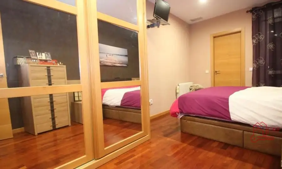 Piso en venta en Herencia, de 140 m2 con 4 dormitorios, 3 baños, plaza de garaje, trastero y 2 terrazas por 129.000 €, Ref. 0082 en Herencia