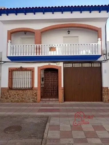Casa en venta en Herencia, Avenida De La Encarnación, de 250 m2 con 7 dormitorios, 2 baños, plaza de garaje y 2 terrazas por 139.000 €, Ref. 0418 en Herencia