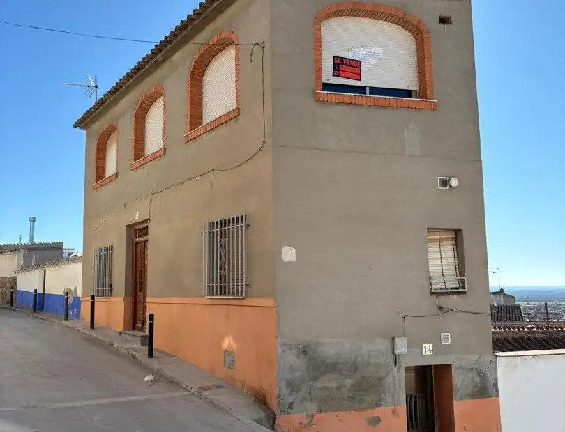 Casa en venta en Campo De Criptana, de 70 m2 con 4 dormitorios y 3 baños por 52.000 €, Ref. 0293 en Campo de Criptana