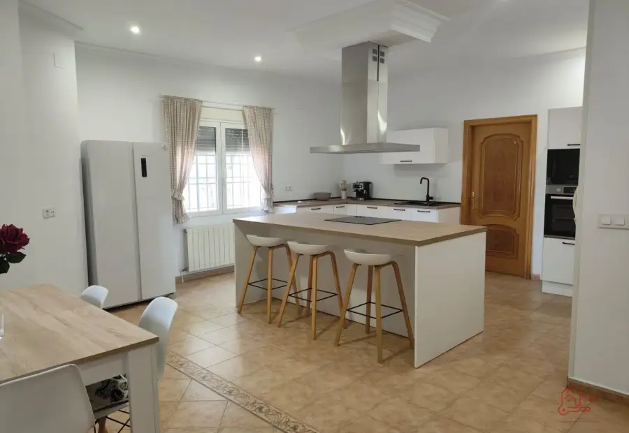 Casa en venta en Pedro Muñoz, de 550 m2 con 7 dormitorios, 3 baños y terraza por 300.000 €, Ref. 0323 en Pedro Muñoz