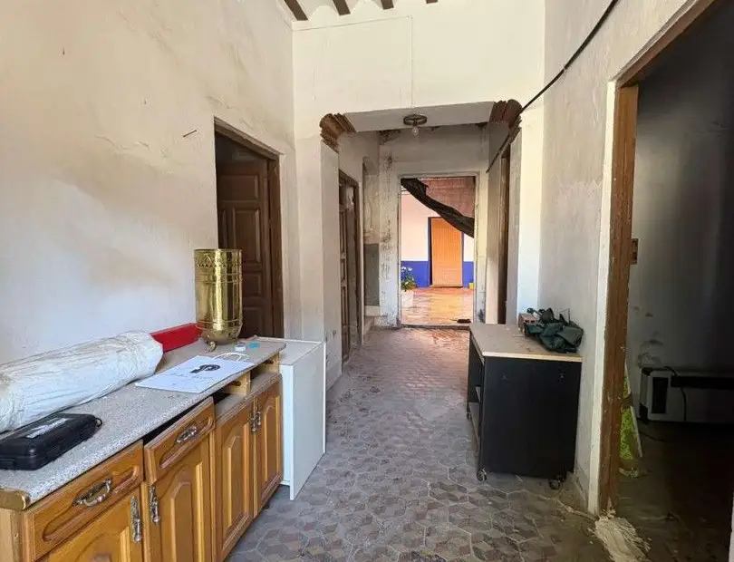 Casa en venta en Alcázar De San Juan, San Francisco, de 278 m2 con 11 dormitorios, 2 baños y terreno por 99.000 €, Ref. 0386 en Alcázar de San Juan