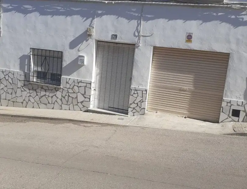 Casa en venta en Campo De Criptana, de 223 m2 con 7 dormitorios y 2 baños por 70.000 €, Ref. 0214 en Campo de Criptana
