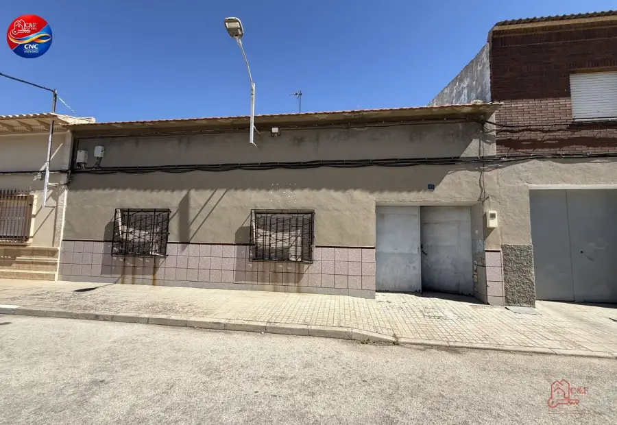 Casa en venta en Alcázar De San Juan, Calle Benavente 28 De Pedro Muñoz, de 167 m2 con 2 dormitorios, baño y plaza de garaje por 29.000 €, Ref. 0404 en Alcázar de San Juan