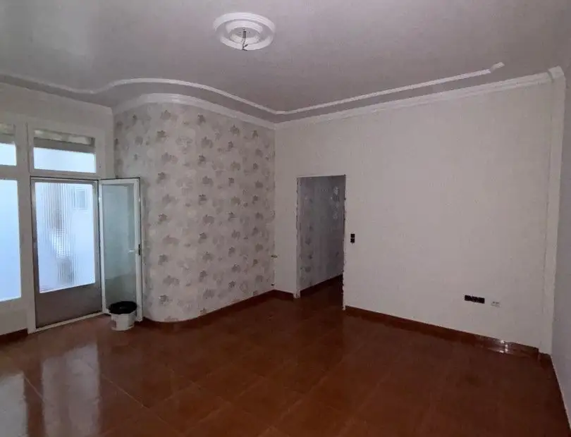 Casa en venta en Alcázar De San Juan, de 161 m2 con 2 dormitorios, 2 baños y 2 plazas de garaje por 170.000 €, Ref. 0250 en Alcázar de San Juan
