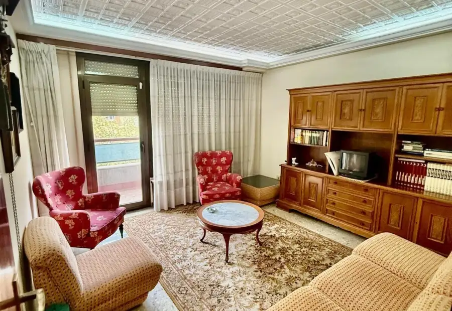 Inmohouse pone en venta exclusiva y amplia vivienda en zona Feria. en Albacete