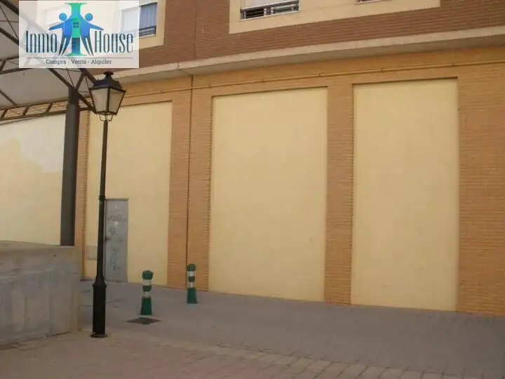 Se vende local en Albacete