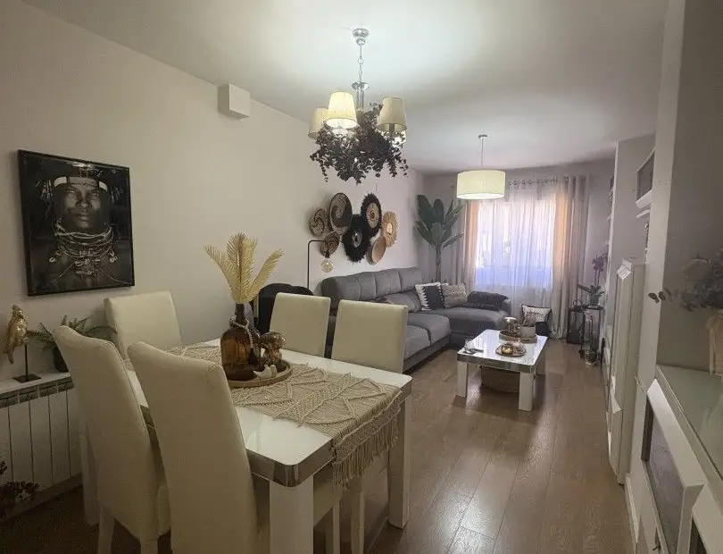 Piso en venta en Alcázar De San Juan, de 90 m2 con 3 dormitorios, 2 baños, plaza de garaje, trastero y terraza por 160.000 €, Ref. 0369 en Alcázar de San Juan