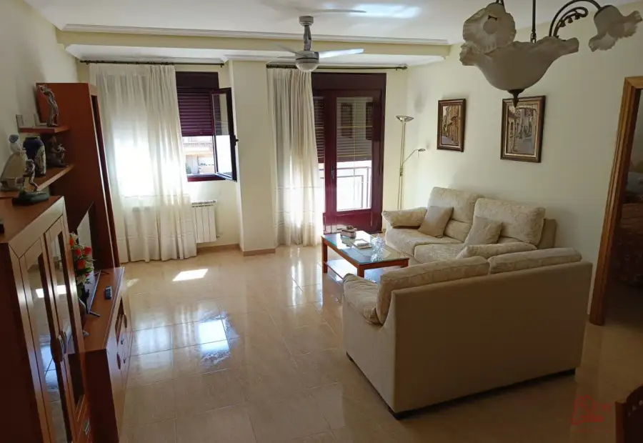 Piso en venta en Herencia, de 100 m2 con 2 dormitorios, baño y plaza de garaje por 115.000 €, Ref. 0209 en Herencia