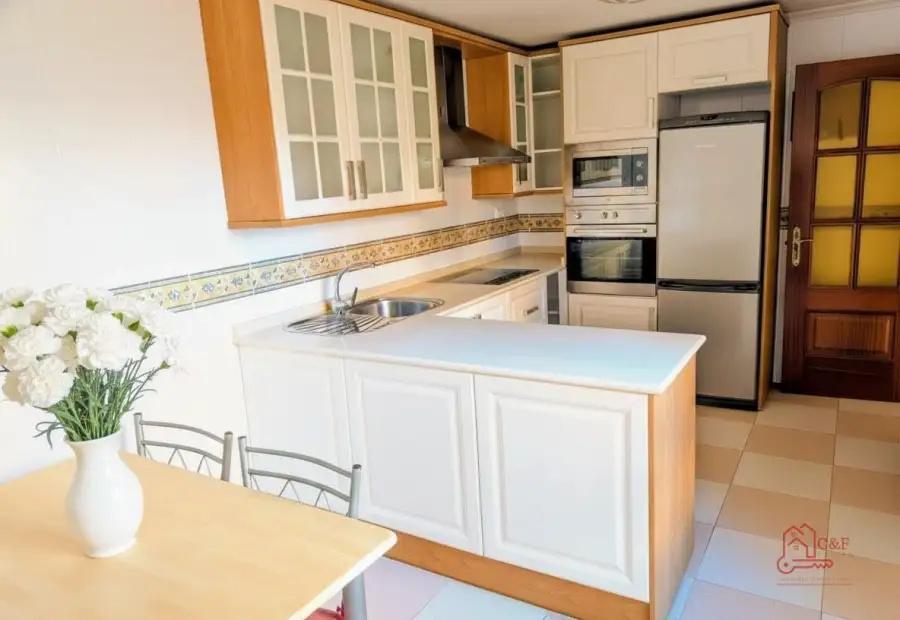 Casa en venta en Alcázar De San Juan, Club De Tenis, de 144 m2 con 4 dormitorios, 3 baños, aseo, plaza de garaje y balcón por 270.000 €, Ref. 0060 en Alcázar de San Juan
