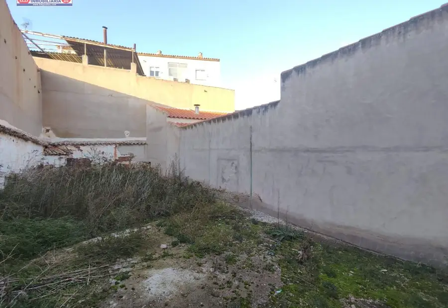 Casa de planta baja para amplia reforma o como solar. Ideal para patio de recreo en Alcázar de San Juan