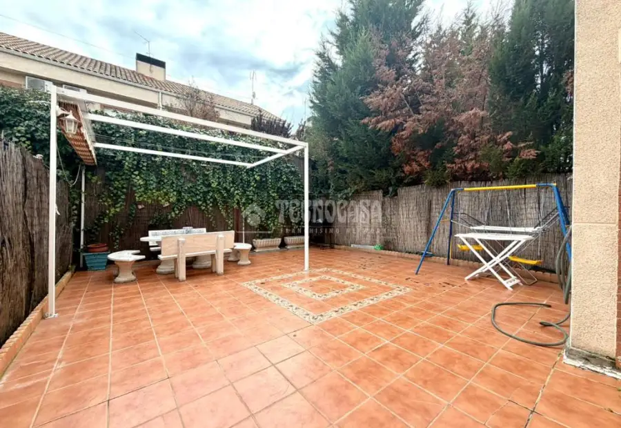 Casa en venta en Seseña - Seseña, 339.000 €, 260 m2, ref. 643930 en Seseña