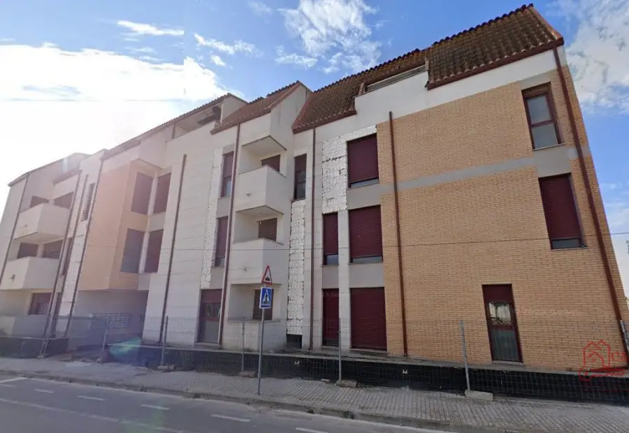 Piso en venta en Herencia, de 80 m2 con 3 dormitorios, 2 baños, plaza de garaje, trastero y terraza, Ref. 0282 en Herencia