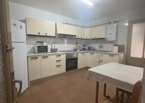 Casa en venta en Campo De Criptana, de 339 m2 con 5 dormitorios, 2 baños, plaza de garaje y terraza por 130.000 €, Ref. 0385 en Campo de Criptana