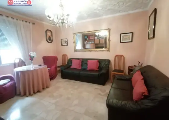 Casa centrica con vivienda completa en planta alta y otra en planta baja, con garje y terraza en Herencia