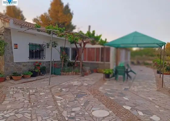 Se vende gran parcela - casas viejas en Albacete