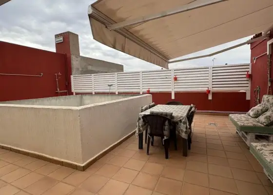 Ático en venta en Alcázar De San Juan, Zona Renfe, de 68 m2 con 2 dormitorios, baño, plaza de garaje, trastero y terraza por 143.000 €, Ref. 0434 en Alcázar de San Juan